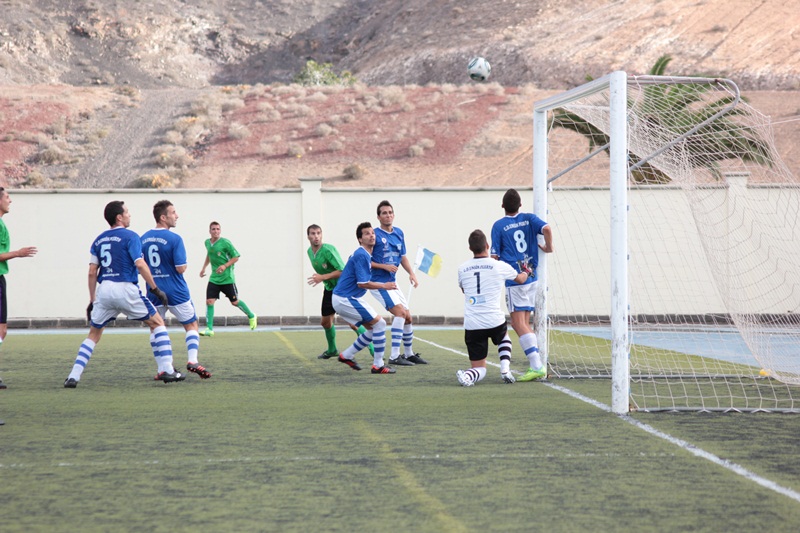 Un momento del partido entre el Unión Sur Yaiza y el Unión Puerto.
