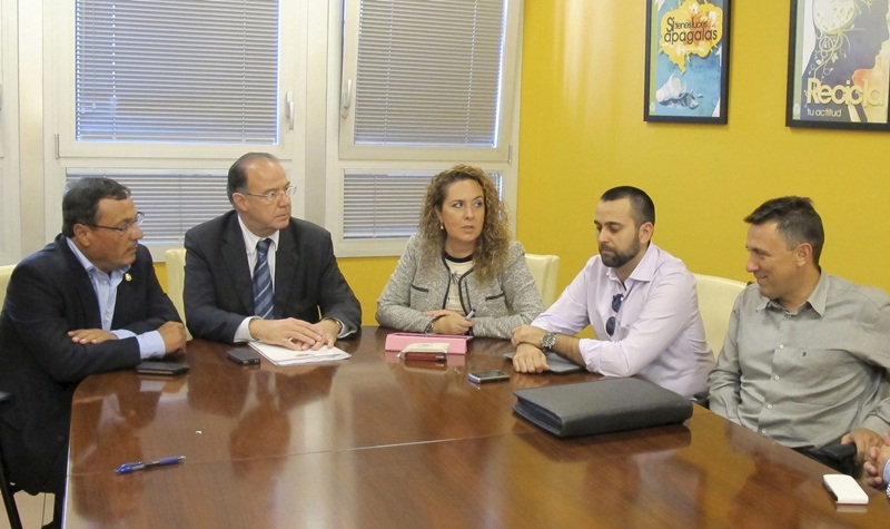 Los representantes de los Consorcios de Lanzarote, Gran Canaria y Tenerife, en la reunión de este pasado jueves.