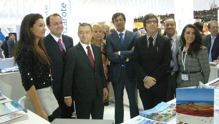 Paulino Rivero y otras autoridades, este lunes, en el stand de Lanzarote.