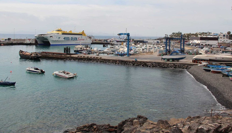El puerto de Playa Blanca.