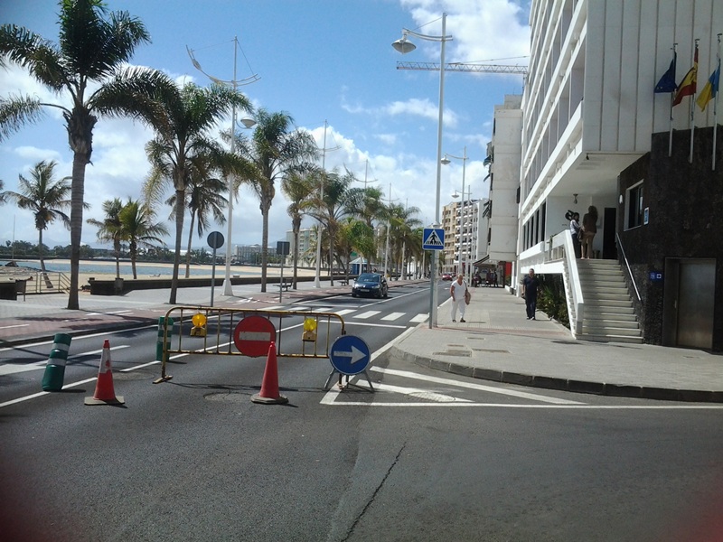 La Avenida, cortada al tráfico.