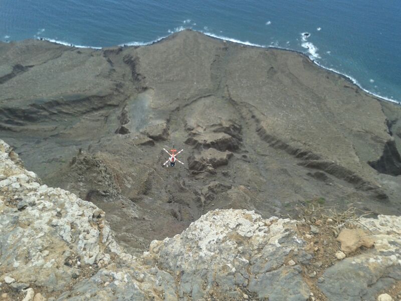 El helicóptero del GES ha rescatado el cuerpo.