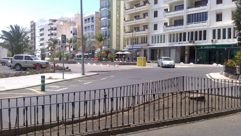 Los comerciantes y vecinos se han quejado del corte de la Avenida.