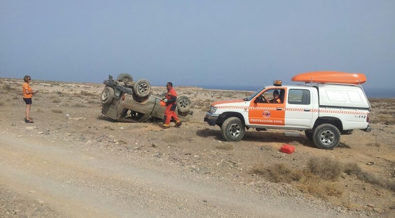 Protección Civil de Yaiza acudió a la zona del accidente.