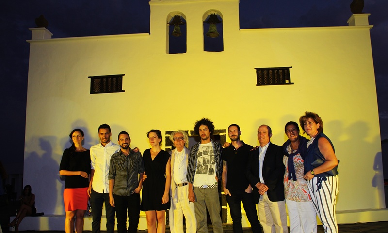 Foto de familia de los jóvenes creadores.