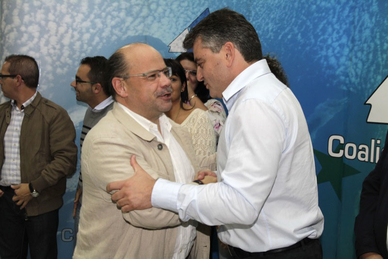 José Miguel Barragán, junto al secretario general de CC en Lanzarote, David de la Hoz.