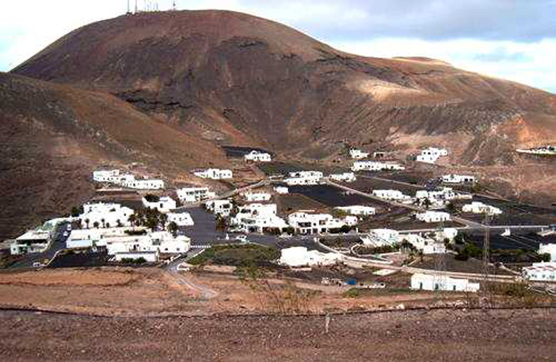 Vista panorámica del pueblo de Femés.