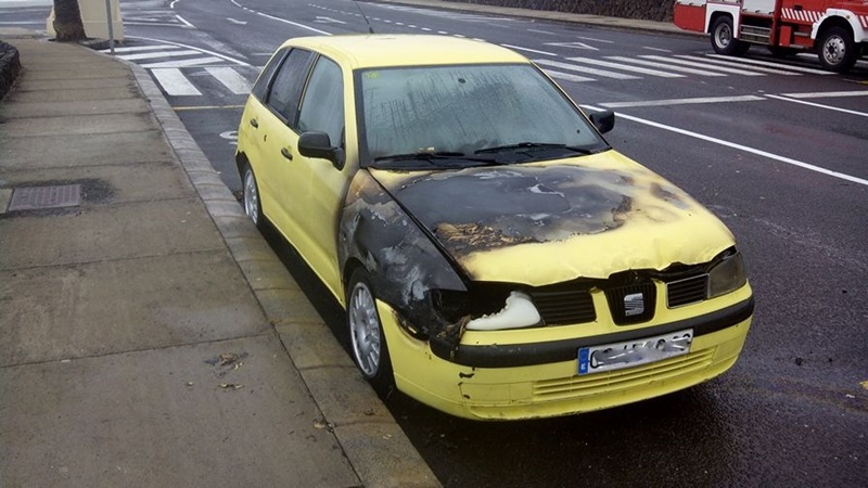 El fuego fue apagado por la Unidad Contraincendios de Protección Civil de Yaiza.