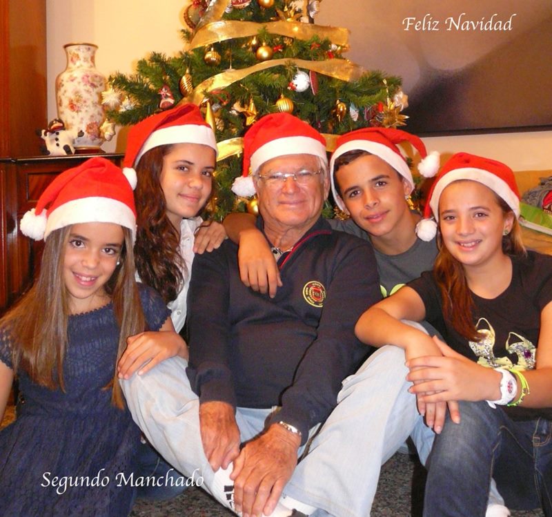 Segundo con su familia.