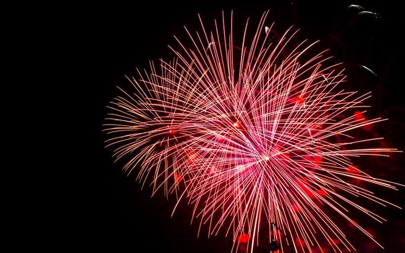 El castillo de fuegos artificiales fue costeado por los empresarios de Puerto del Carmen.