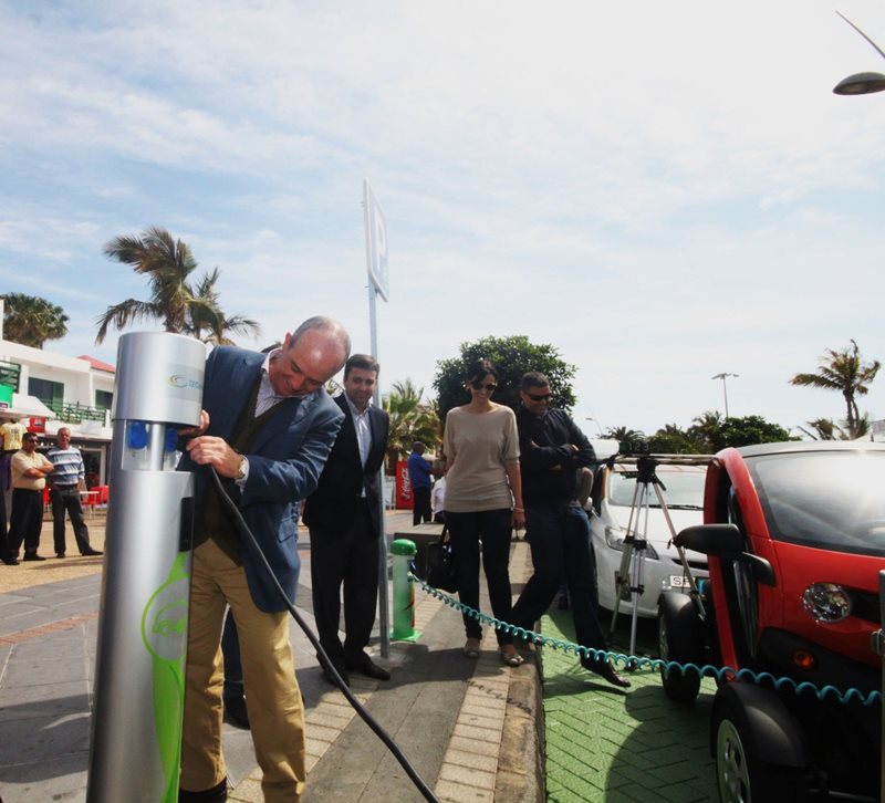 El Ayuntamiento de Tías da un paso más hacia la sostenibilidad del parque automovilístico de Lanzarote.