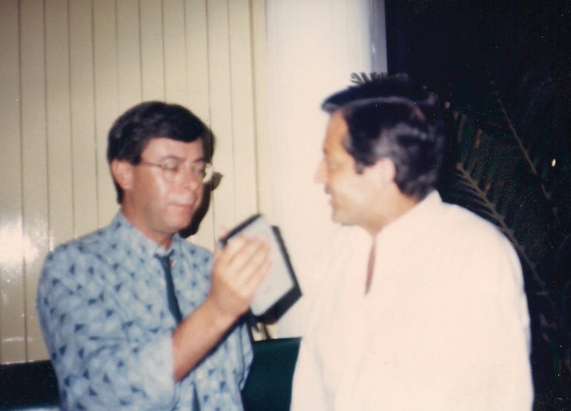 Antonio Coll, director de Lancelot, entrevistando a Suárez.