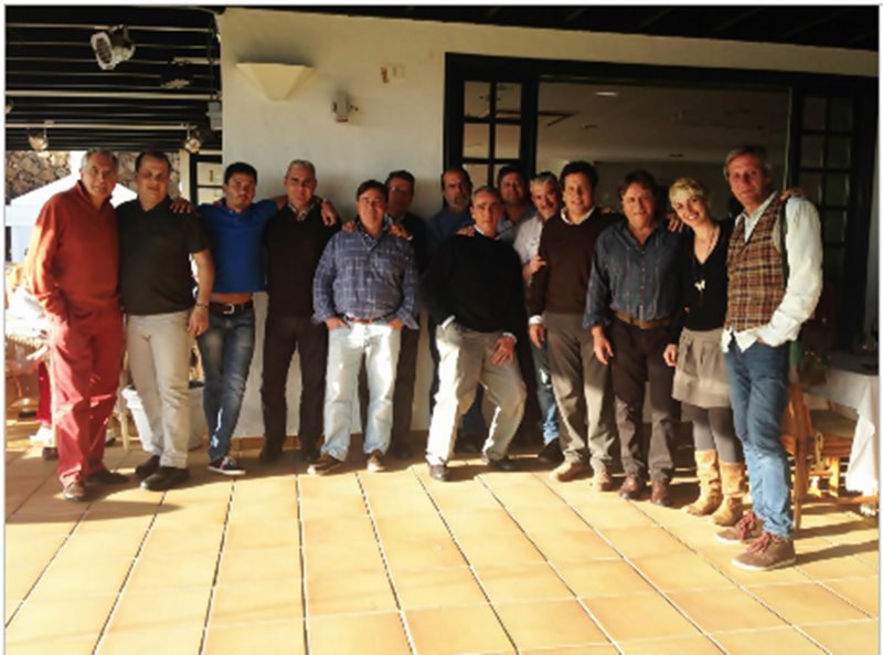 Los integrantes de El Porrón de la Luna, personas reconocidas en distintos hábitos y unidos por la gastronomía.