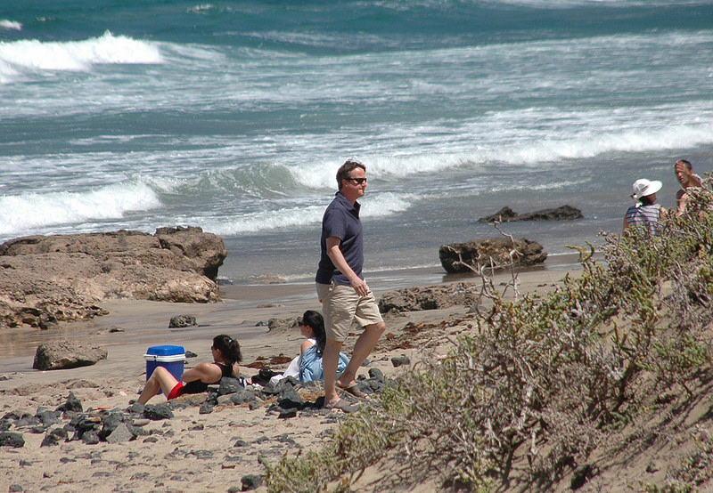 David Cameron, en la playa de Famara.