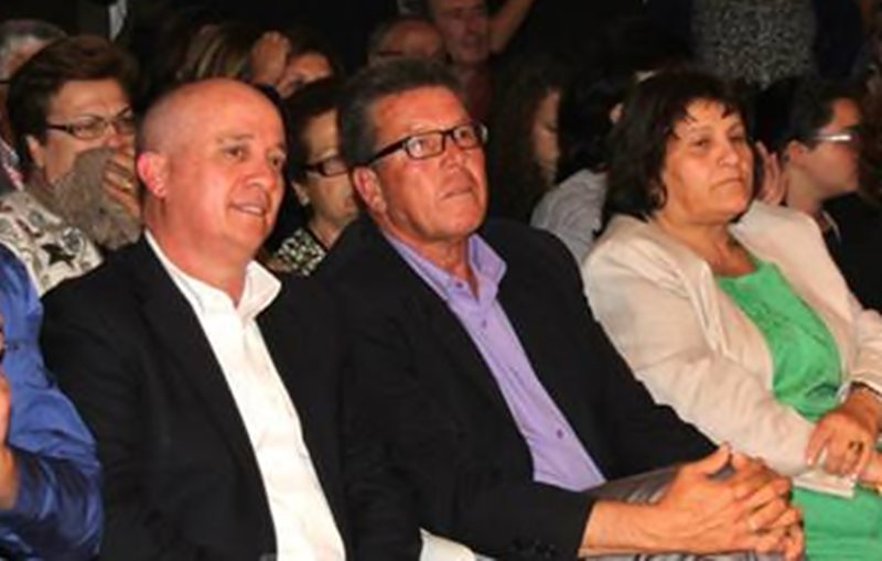 El alcalde de Tías, Pancho Hernández, junto a Teodoro Camacho y su mujer.