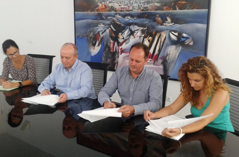 Momento de la firma del convenio con la empresa el pasado mes de mayo.