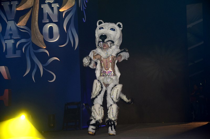 Drag Electra, con su fantasía 'La transformación de la hechicera de Narnia', en el Carnaval de Arrecife.