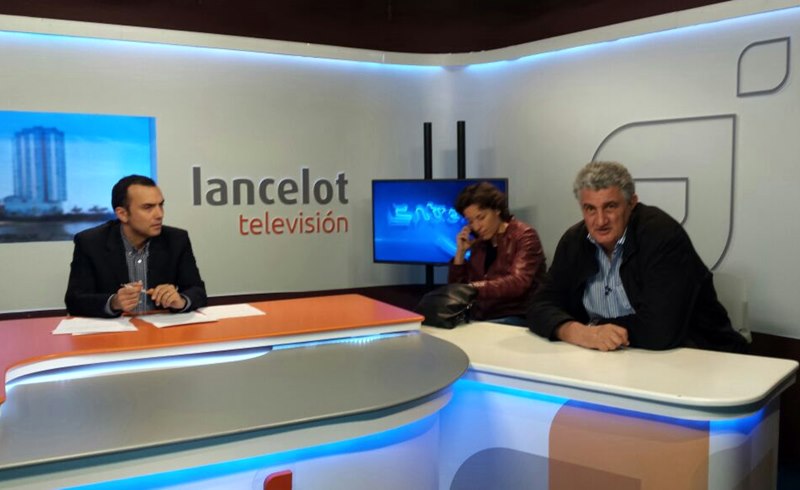 Fernando Romay y Elisa Aguilar, en el plató de Lancelot Televisión.