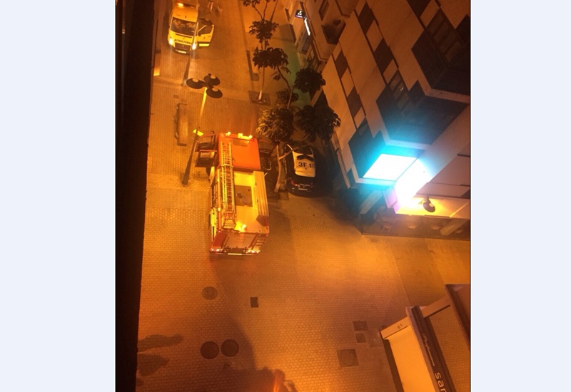 Los bomberos apagaron el fuego y todo quedó en un susto.