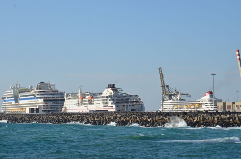 Cruceros atracados en Los Mármoles.