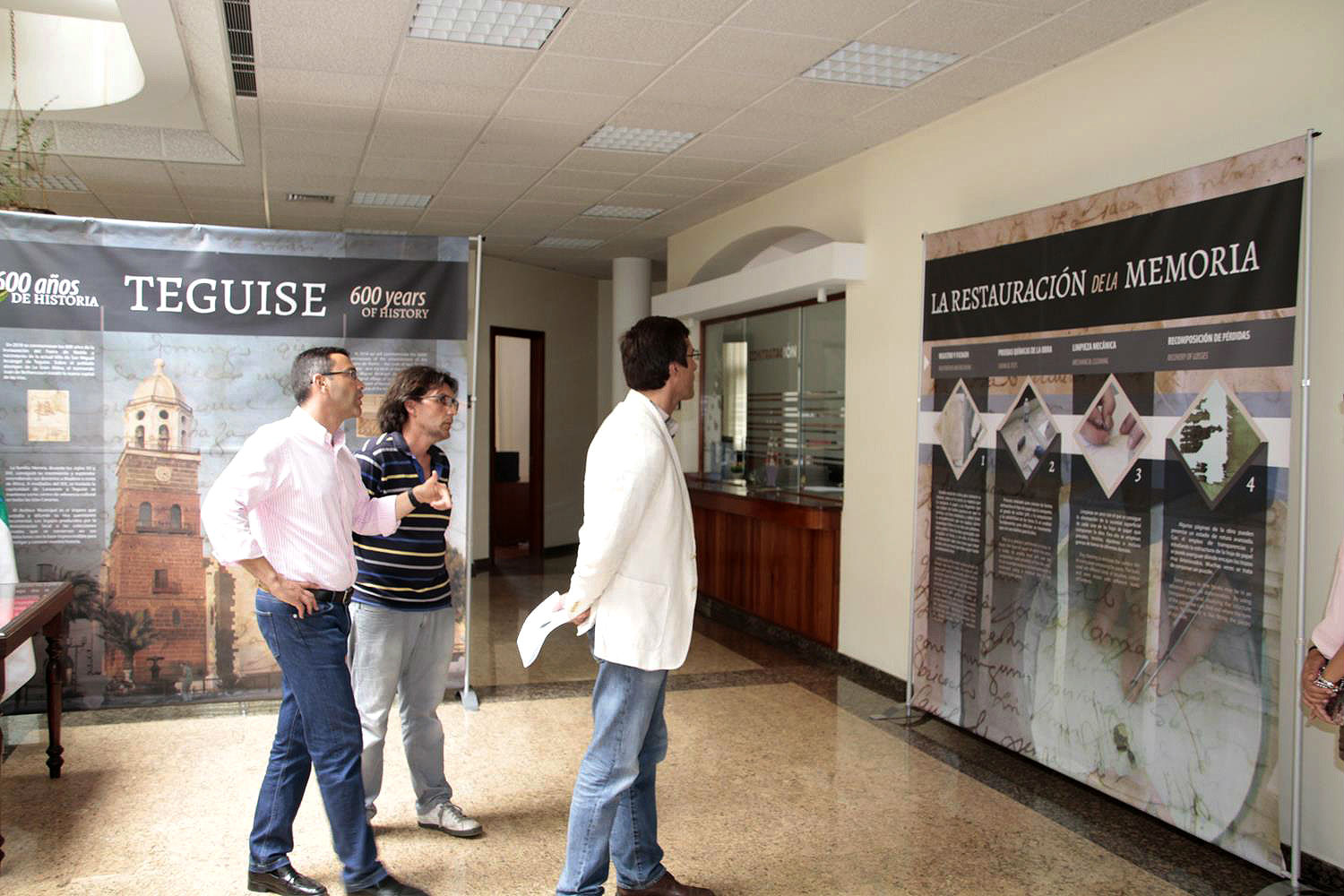 Cinco paneles explica cómo la escritura era principal medio de comunicación