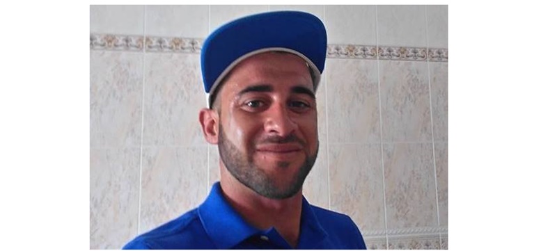 Gran aficionado a la pesca y el marisqueo, trabajaba junto a su padre en estas tareas