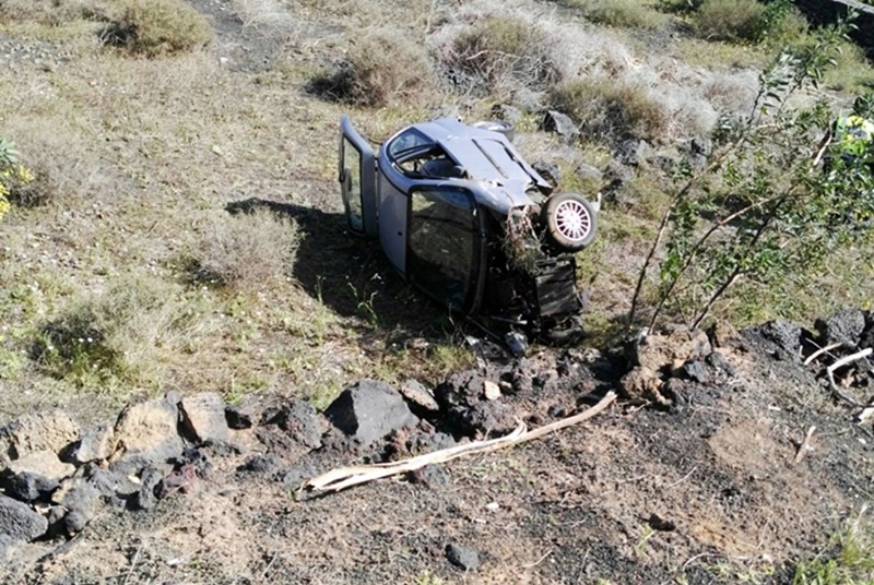 Vuelco de un coche en Mácher en el que falleció su conductor.
