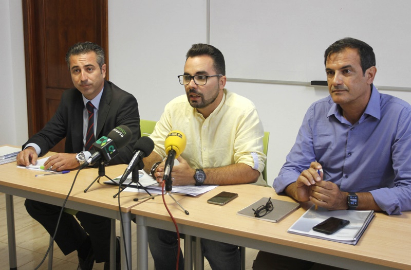 El consejero de Turismo, Echedey Eugenio, presentó el informe en rueda de prensa