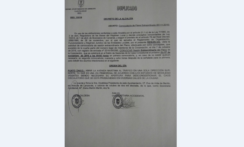 Decreto firmado por la alcaldesa a primera hora de este viernes, en el que se convocaba el pleno para el 7 de noviembre.