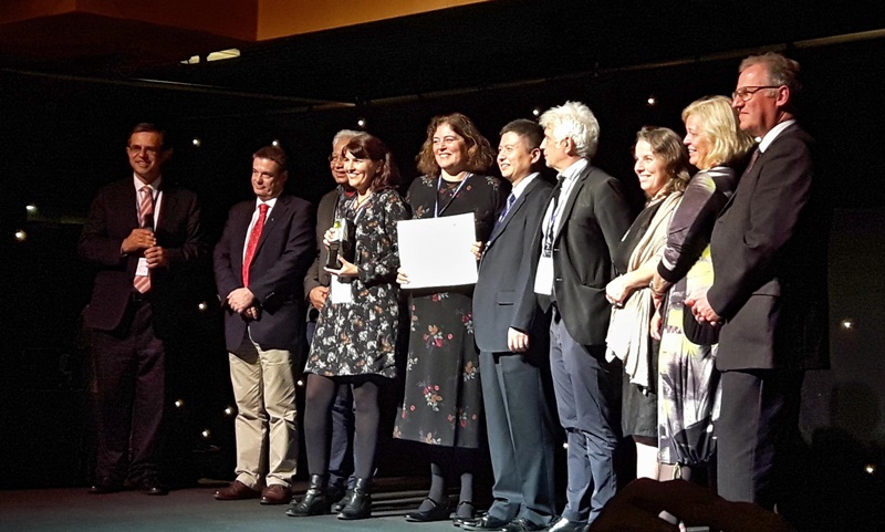 La representante del Cabildo recogió el galardón