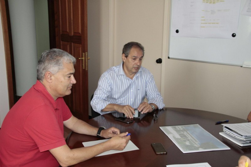 Imagen de una reunión que José Juan Cruz y el director general de Infraestructura Viaria del Gobierno de Canarias mantuvieron en julio.