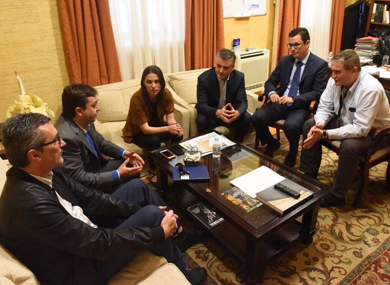 Rodríguez mantuvo una reunión con el presidente de la Cámara de Comercio de Lanzarote y diversos diputados de la isla