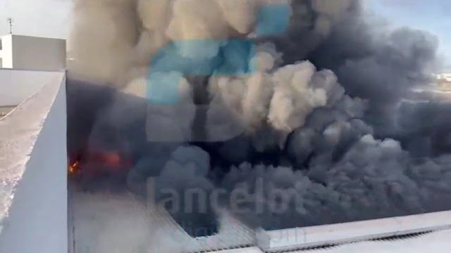 Espectaculares imágenes del incendio en el centro de Arrecife