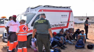 Canarias podría regularizar a cerca de 40.000 migrantes con el nuevo proceso extraordinario del Estado Canarias podría regularizar a cerca de 40.000 migrantes con el nuevo proceso extraordinario del Estado