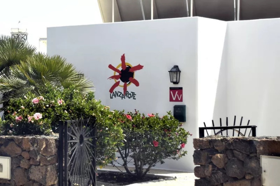 Un informe cuestiona el doble trámite exigido a las viviendas vacacionales en Canarias Un informe cuestiona el doble trámite exigido a las viviendas vacacionales en Canarias