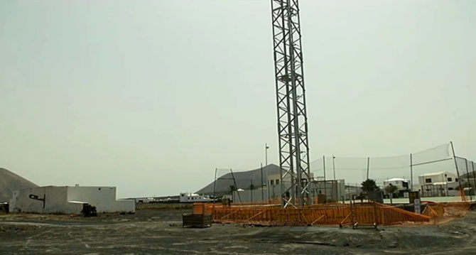 La antena de Masdache llega al Parlamento de Canarias La antena de Masdache llega al Parlamento de Canarias