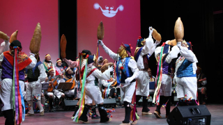 Los Buches llenan de tradición El Salinero con 'Banderas del tiempo'