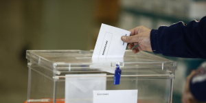 El PP gana en Aragón sin mayoría absoluta, Vox crece y el PSOE cae en picado