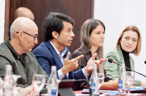 Denuncian que el gobierno local rechaza impulsar un plan de choque y tramitar por urgencia un nuevo contrato de mantenimiento