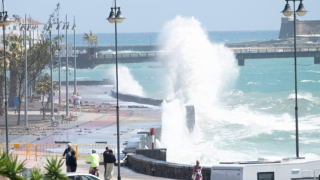 Arrecife moviliza un retén de 100 efectivos para afrontar a Therese
