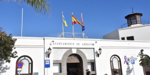 Arrecife convoca ayudas para alumnado que estudia fuera de la isla en  el curso 2025/2026