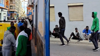 Europa le dice a España que "se haga cargo de sus inmigrantes" 