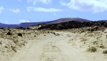 TRANSICIÓN ENERGÉTICA O EXPOLIO TERRITORIAL: LANZAROTE DICE BASTA