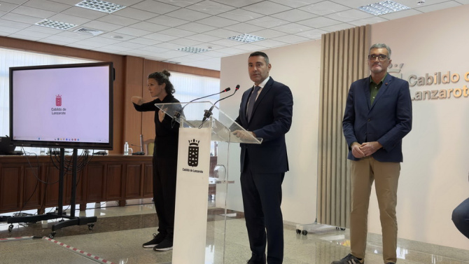 Oswaldo Betancort junto a Marci Acuña