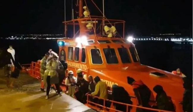 Patera de noche Arrecife