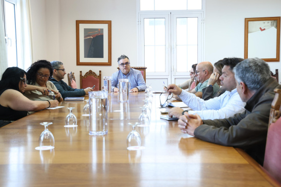 La isla impulsa campañas en colegios, atención veterinaria social y el control de colonias felinas