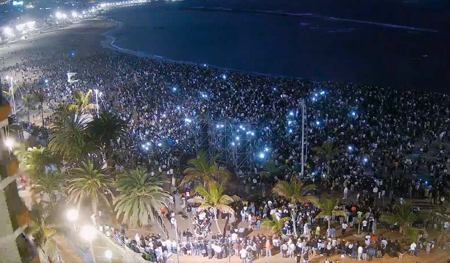 Quevedo ilumina el cielo de Canarias para anunciar su nuevo disco 