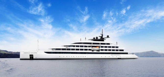 El jueves 9 recibe el atraque de Emerald Azzurra, un super yate de lujo para 100 pasajeros El jueves 9 recibe el atraque de Emerald Azzurra, un super yate de lujo para 100 pasajeros