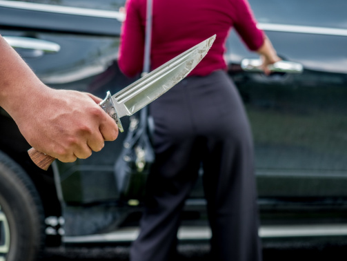 a punta de cuchillo a punta de cuchillo