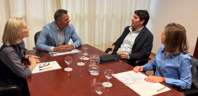 La Federación Turística de Lanzarote analiza junto a Jacobo Medina la situación actual de la isla
